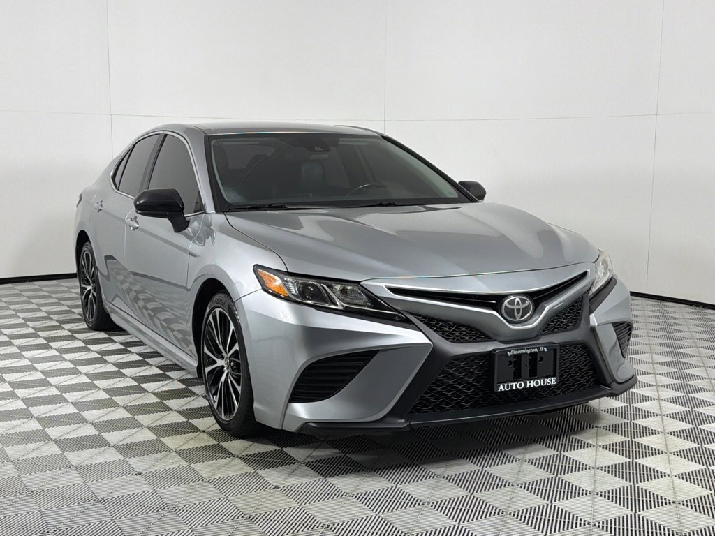 Used 2019 Toyota Camry SE FWD image 3