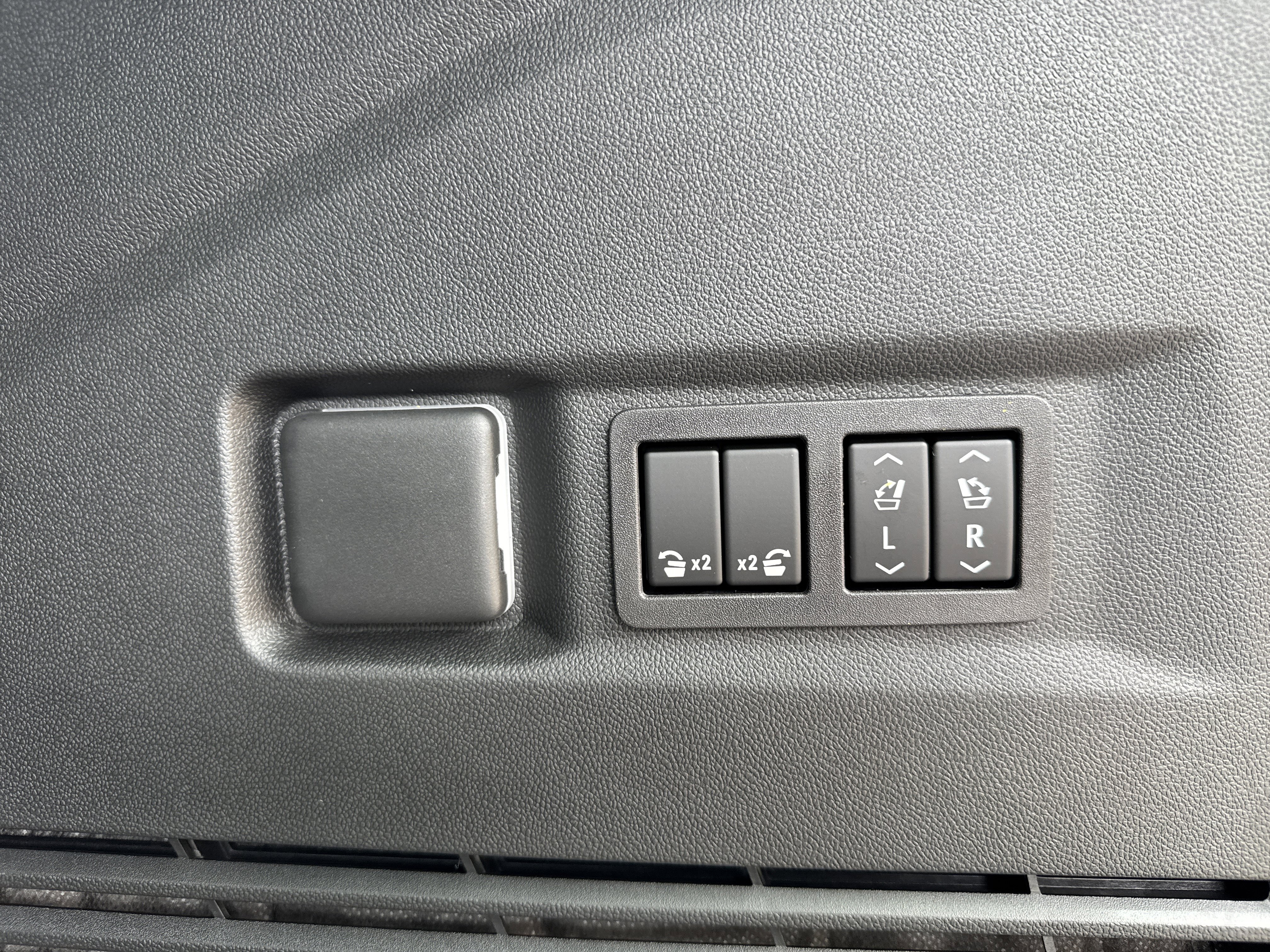 New 2026 GMC Yukon AT4 Ultimate AWD/4WD image 40