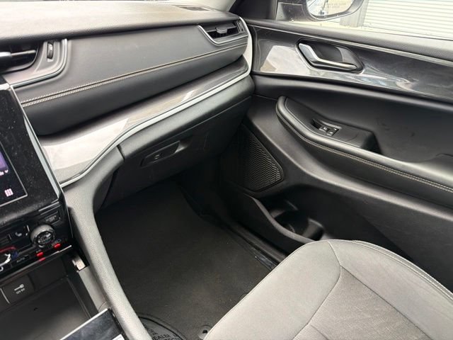 Used 2023 Jeep Grand Cherokee L Laredo w/ Luxury Tech Group I AWD/4WD image 35