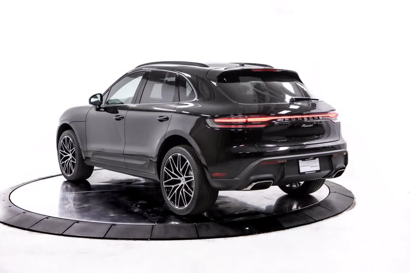 Used 2026 Porsche Macan AWD/4WD image 3