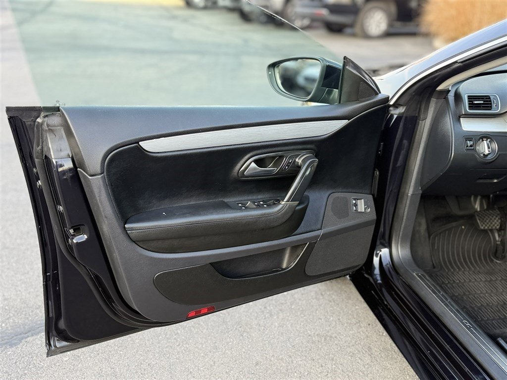 Used 2013 Volkswagen CC Sport image 12