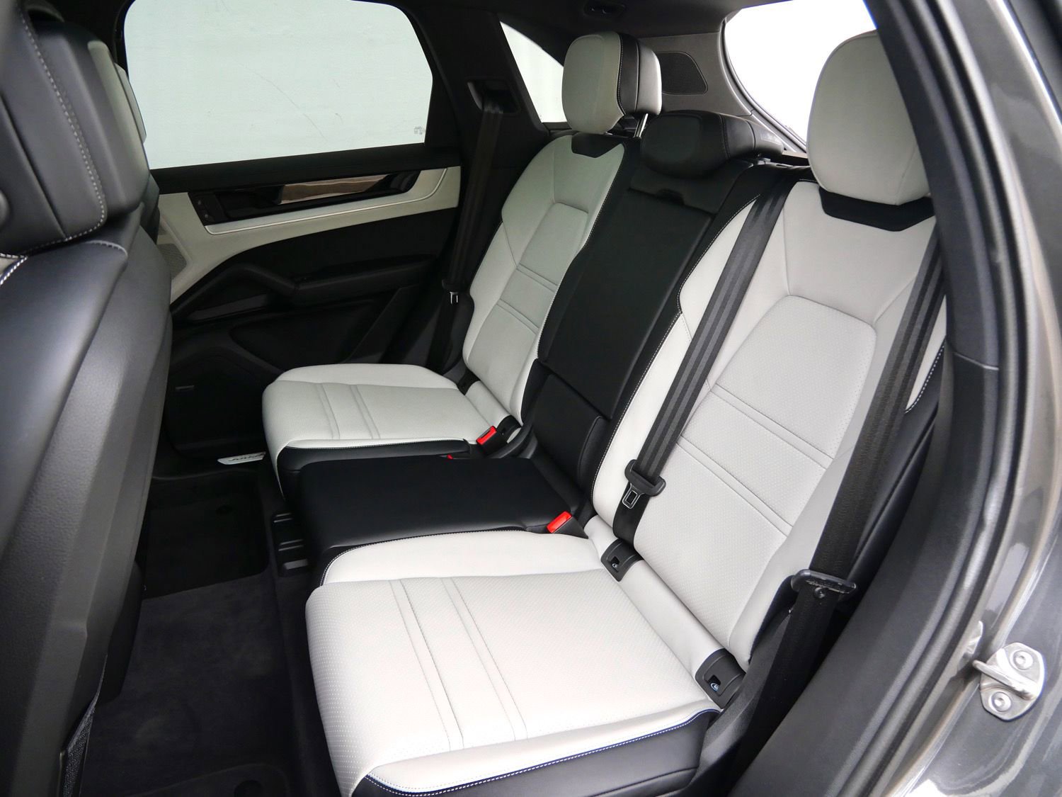 Used 2025 Porsche Cayenne S image 17