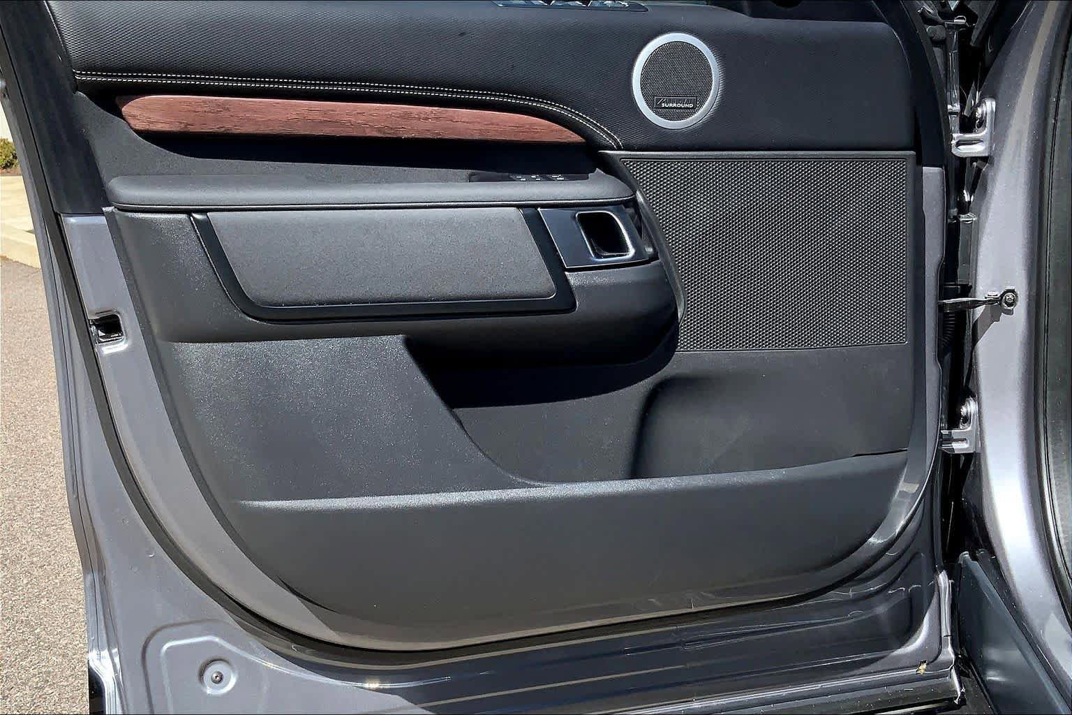 Used 2025 Land Rover Discovery Dynamic SE image 20