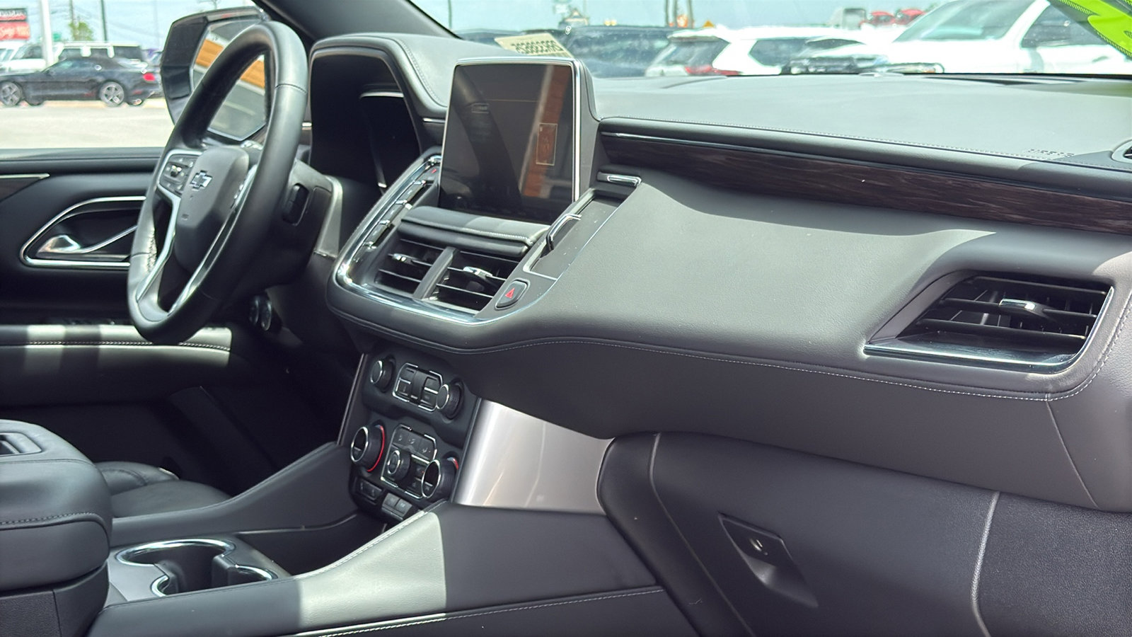 Used 2024 Chevrolet Tahoe Z71 w/ Luxury Package AWD/4WD image 29