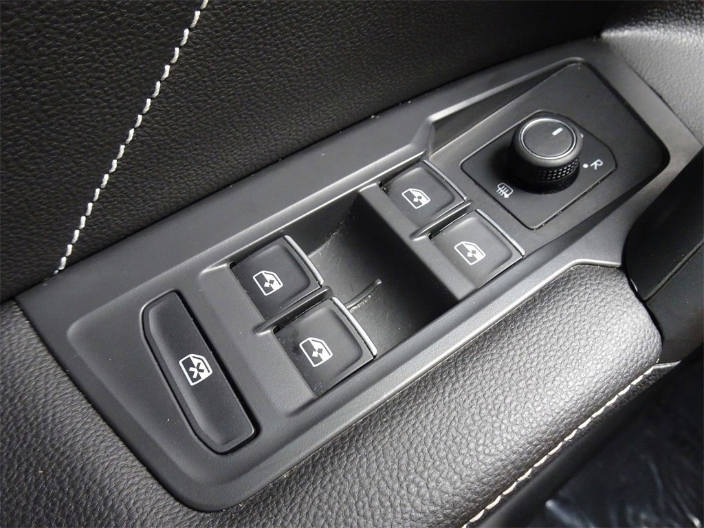 Used 2022 Volkswagen Tiguan SE image 22