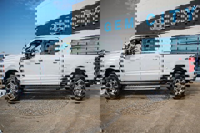 Used 2023 Ford F250 Lariat w/ Chrome Package image 2