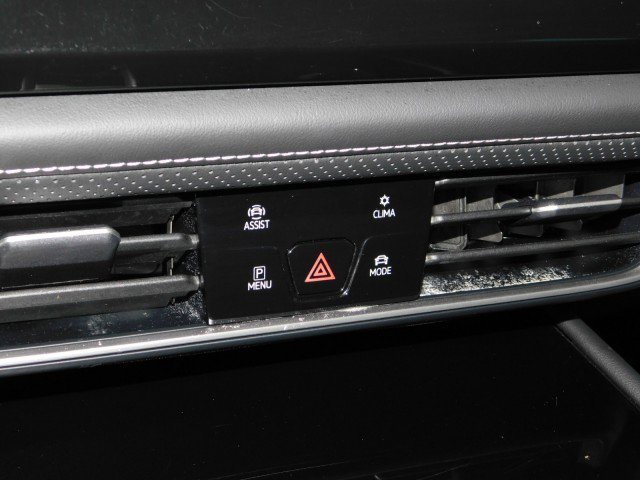 Used 2025 Volkswagen Atlas Cross Sport SE image 24