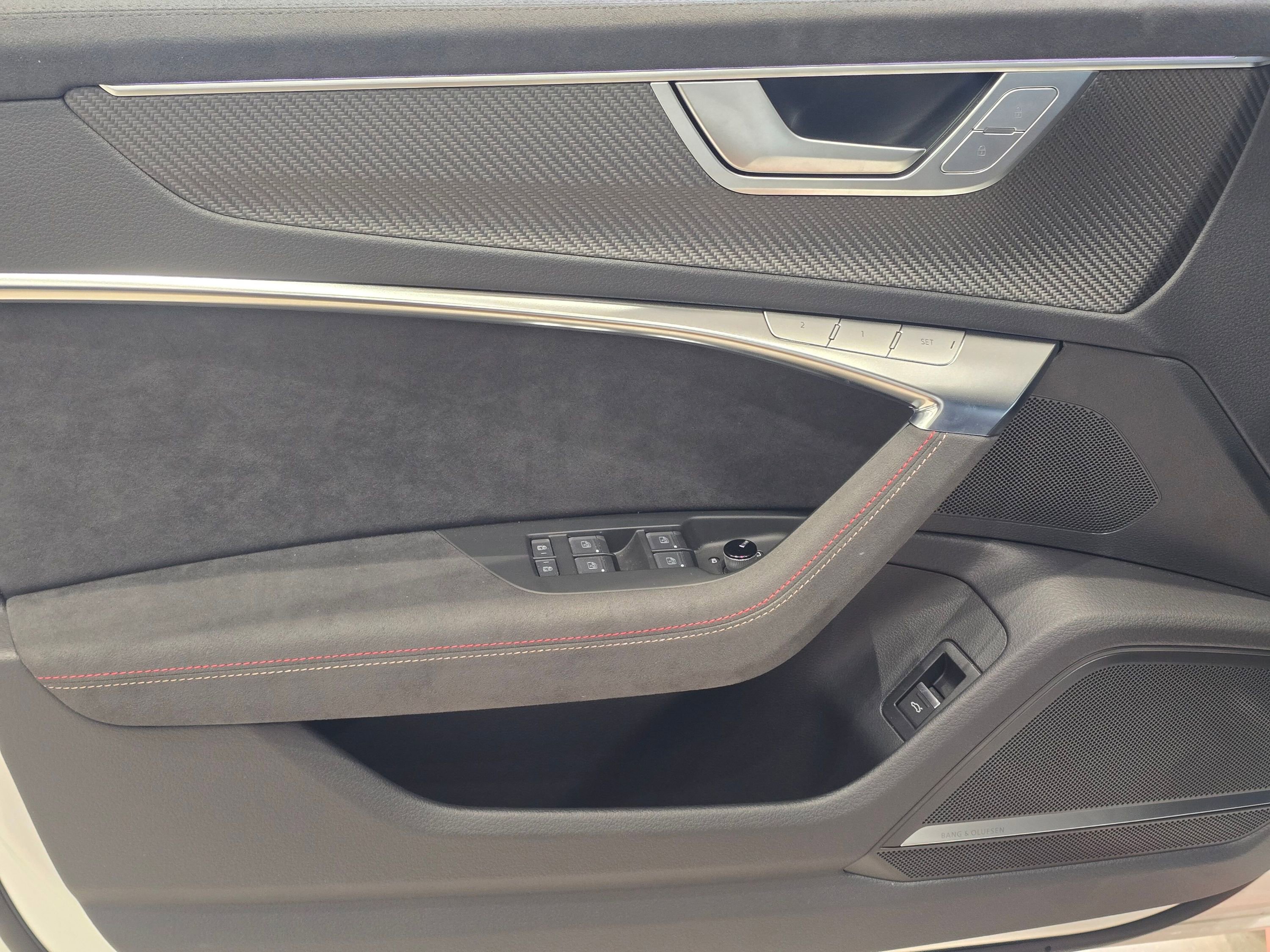 Used 2025 Audi RS 6 performance image 33