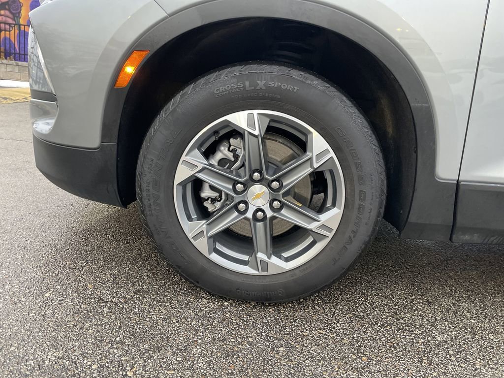 Used 2025 Chevrolet Blazer LT image 9