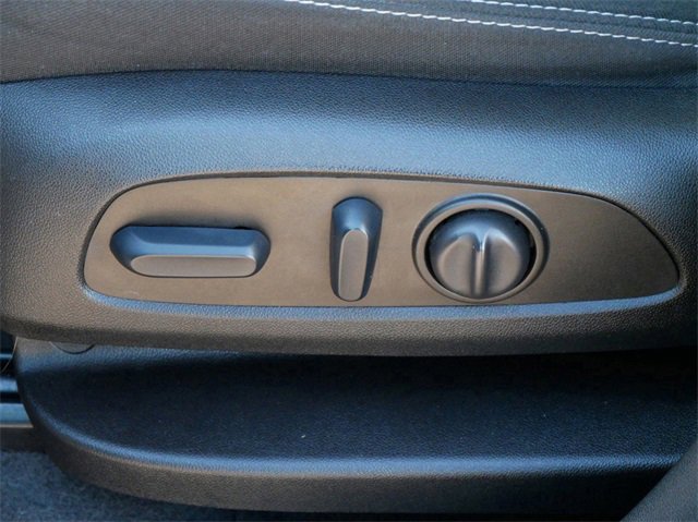 Used 2023 GMC Terrain SLE w/ Driver Convenience Package image 13