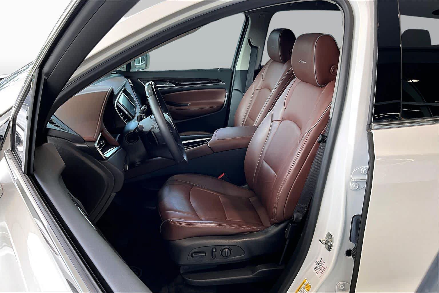Used 2019 Buick Enclave Avenir w/ Avenir Technology Package AWD/4WD image 7