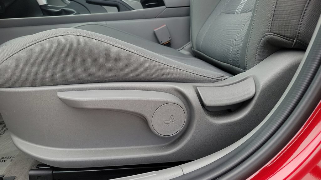 Used 2024 Hyundai Elantra SE FWD image 16