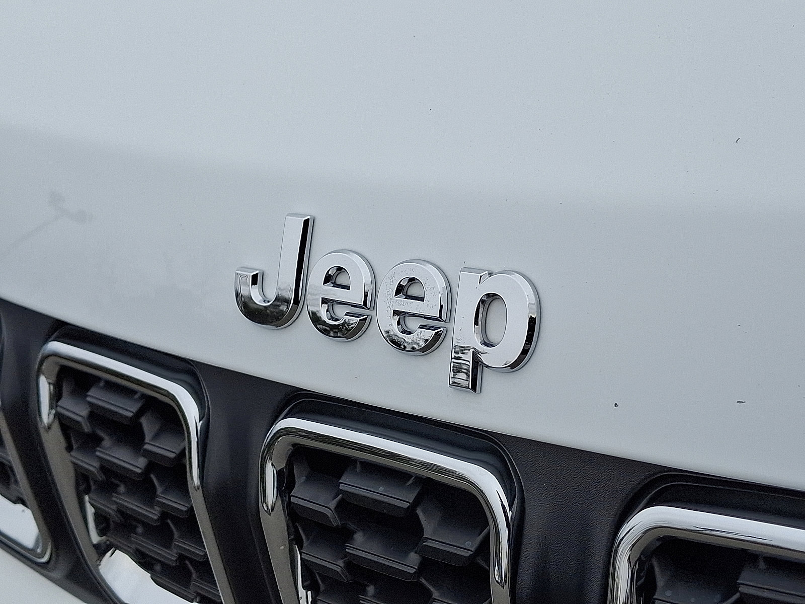 Used 2024 Jeep Compass Latitude image 28