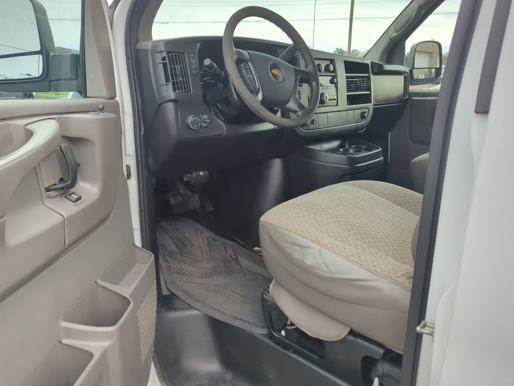 Used 2014 Chevrolet Express 3500 Extended image 21
