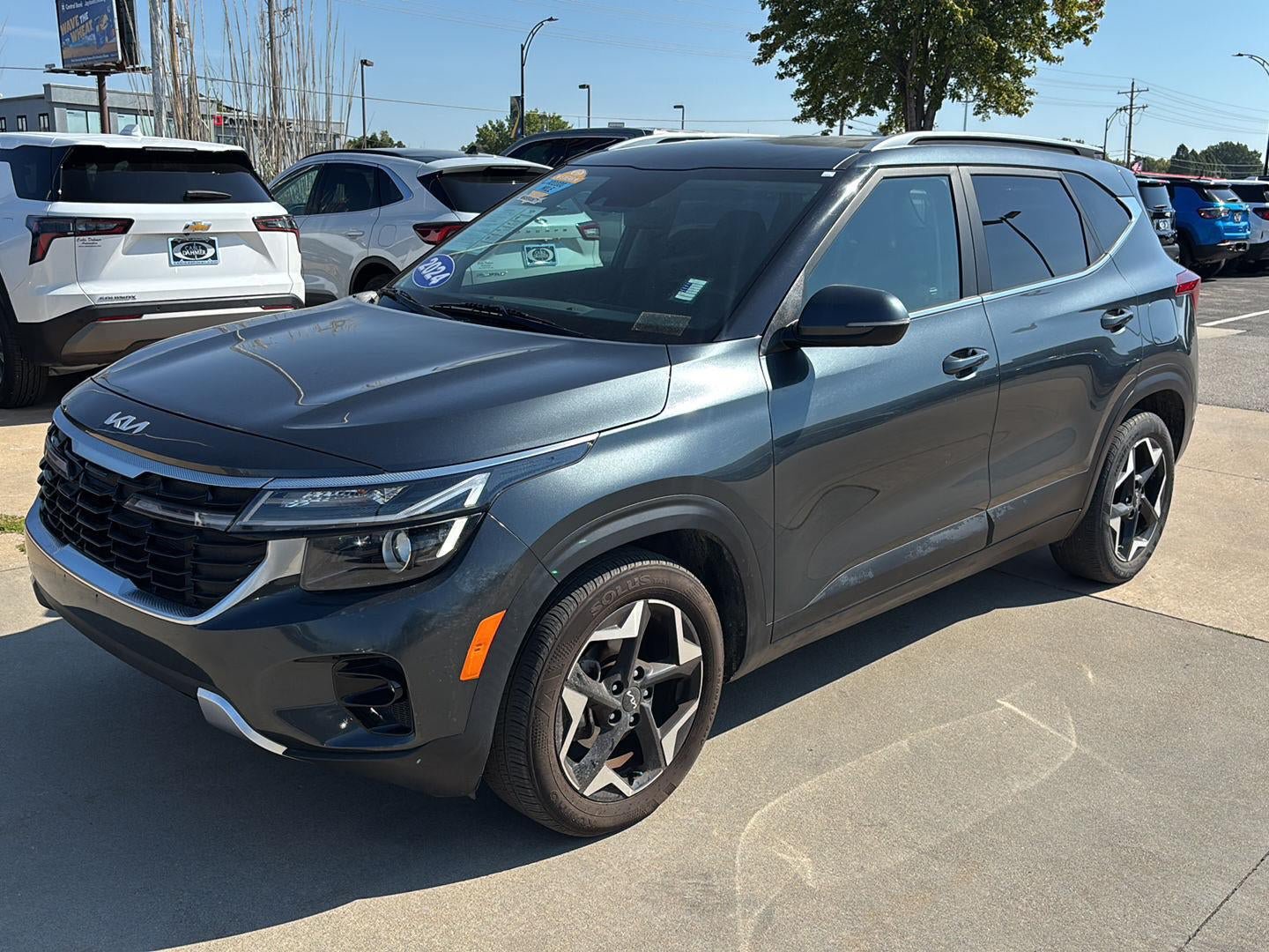 Used 2024 Kia Seltos EX FWD image 3
