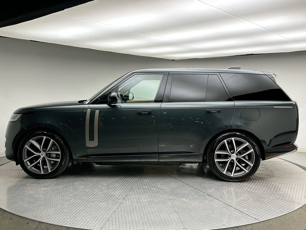 Used 2025 Land Rover Range Rover SE image 10