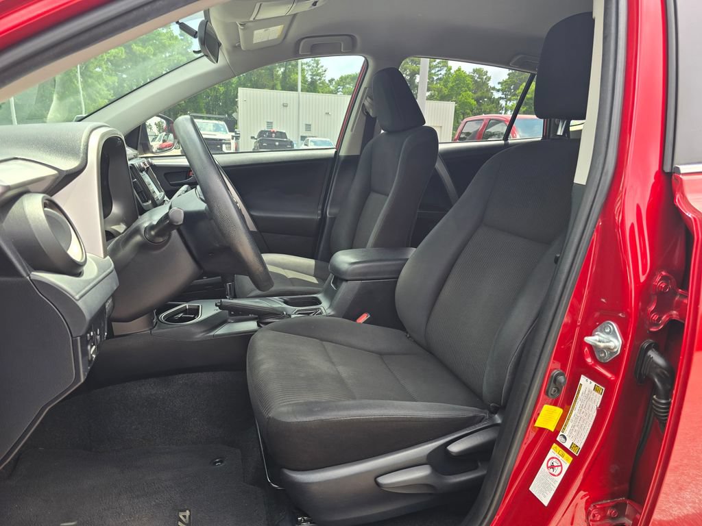 Used 2016 Toyota RAV4 LE FWD image 9