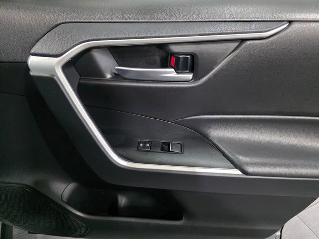 Used 2025 Toyota RAV4 XLE AWD/4WD image 13