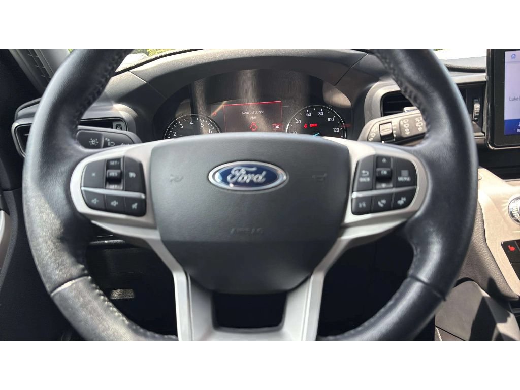 Used 2023 Ford Explorer XLT AWD/4WD image 16