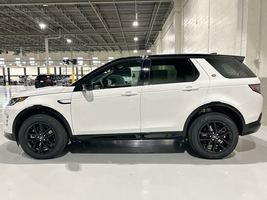 New 2026 Land Rover Discovery Sport Landmark image 2