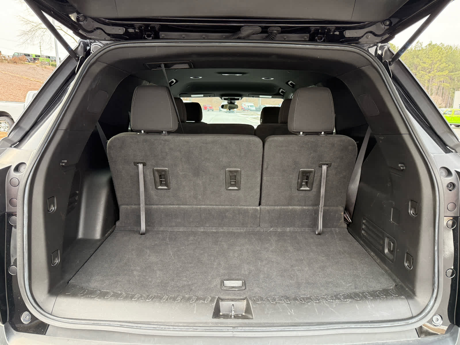 Used 2023 Chevrolet Traverse LT image 30