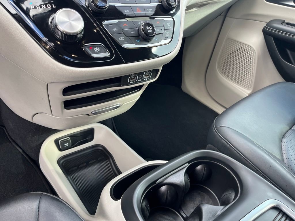Used 2024 Chrysler Pacifica Touring-L image 24