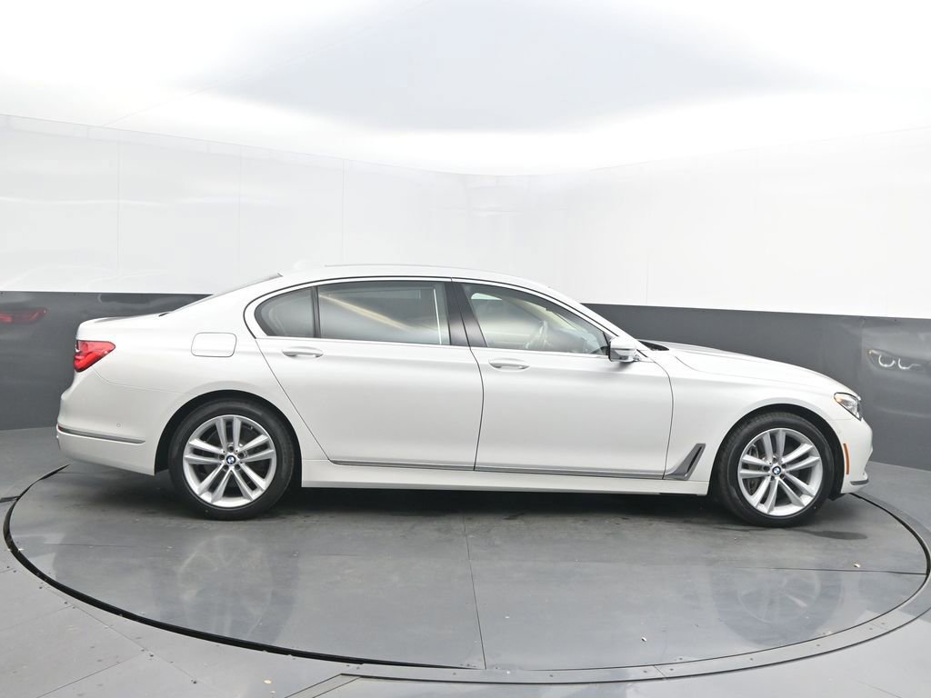 Used 2016 BMW 750i xDrive image 8