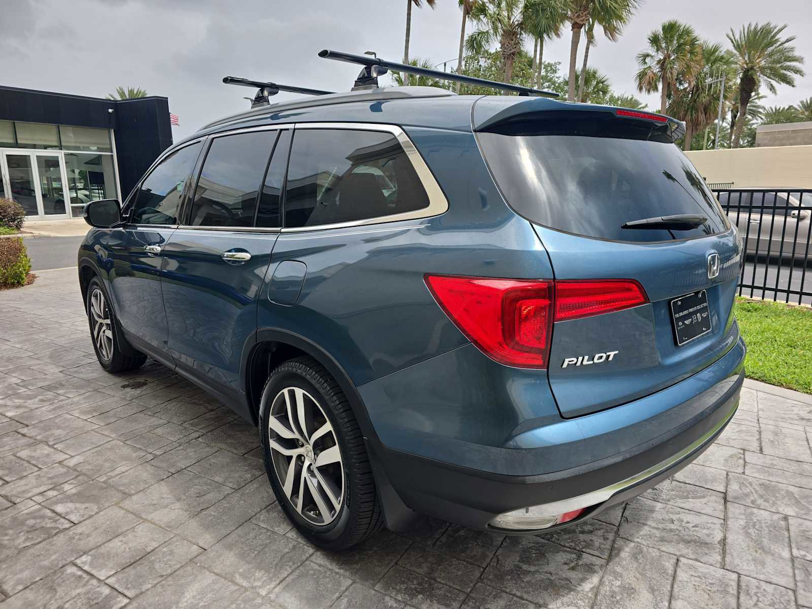 Used 2017 Honda Pilot Touring image 8