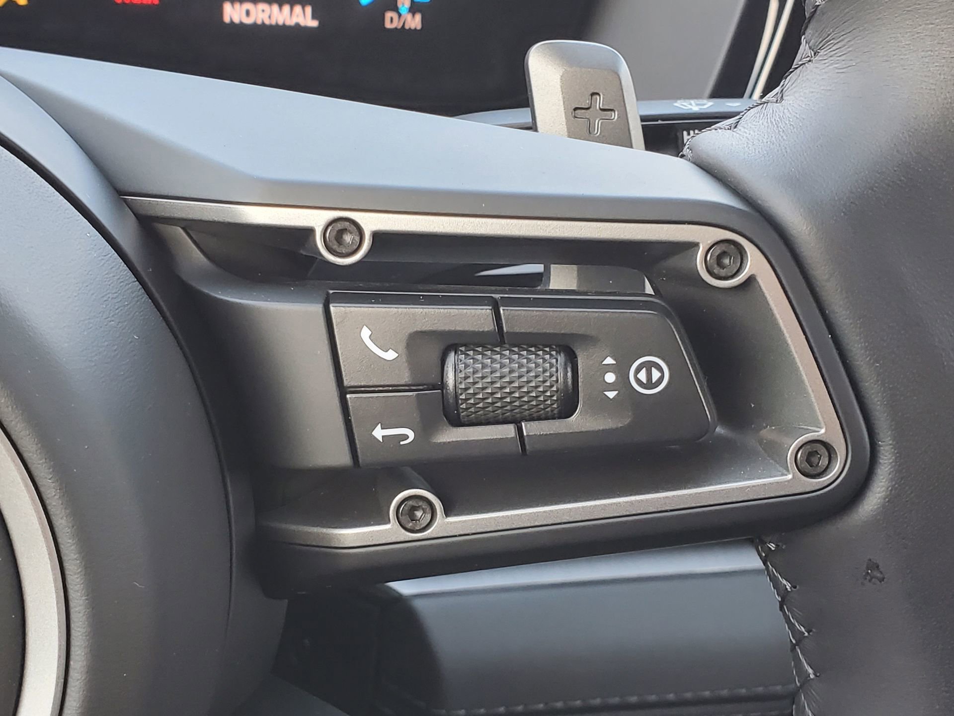 Used 2024 Porsche Panamera w/ Premium Package image 23