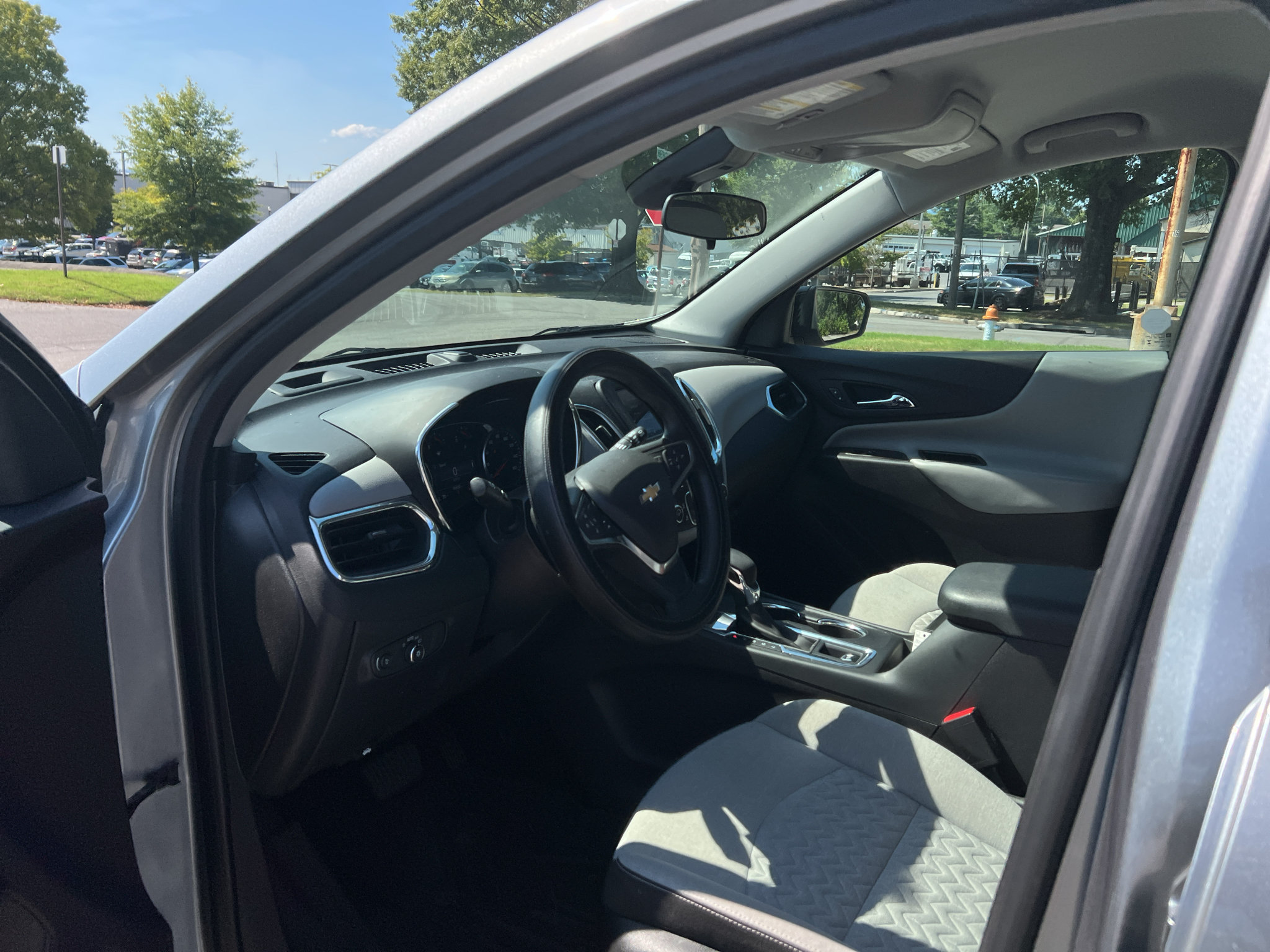 Used 2023 Chevrolet Equinox LS w/ LS Convenience Package AWD/4WD image 12