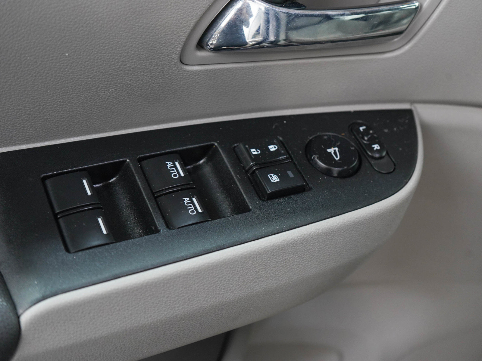 Used 2016 Honda Odyssey SE image 23