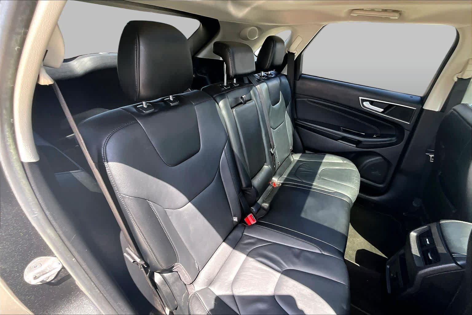 Used 2016 Ford Edge Titanium FWD image 19