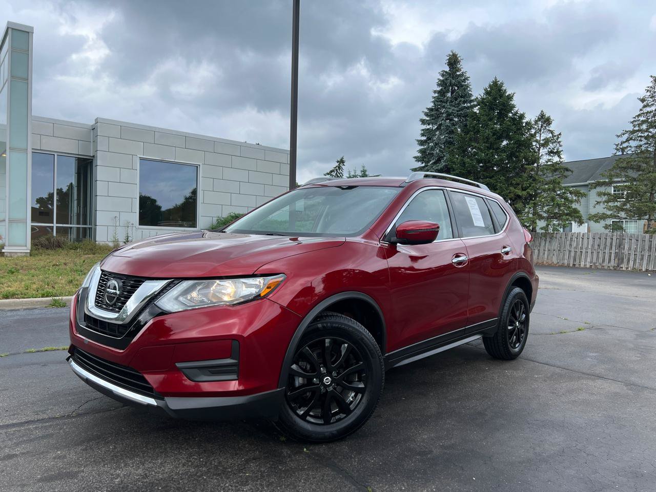 Used 2019 Nissan Rogue SV AWD/4WD image 3