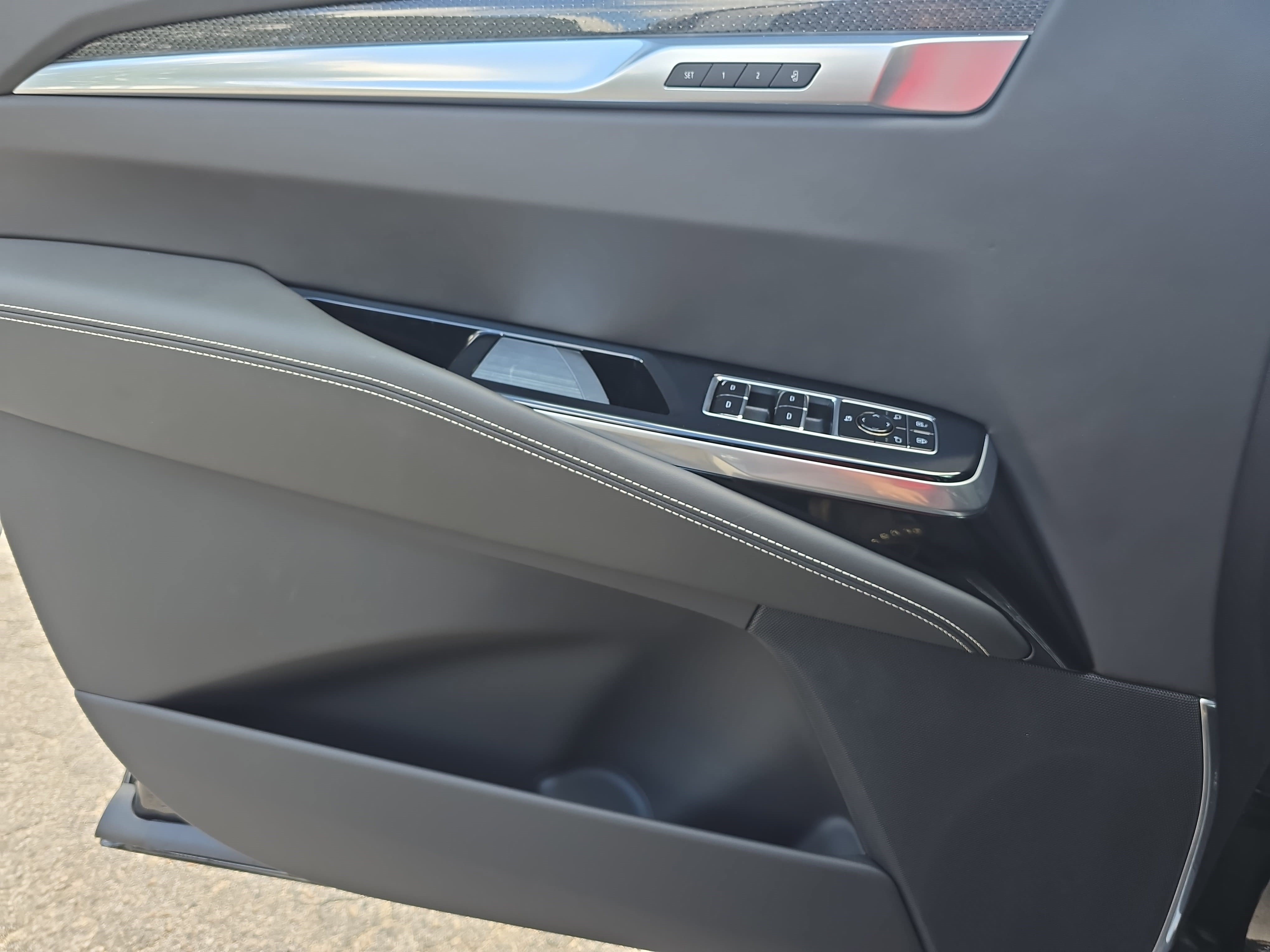 Certified 2025 Cadillac Escalade V AWD/4WD image 28