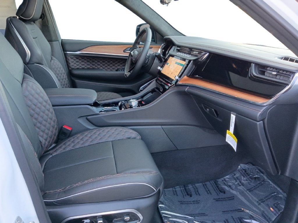 New 2027 Jeep Grand Cherokee L Summit w/ Advanced Protech Group IV AWD/4WD image 24