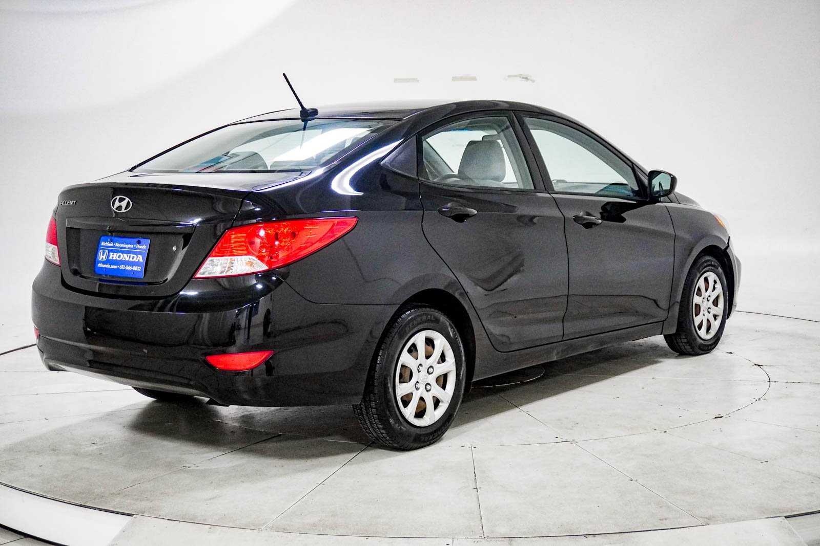 Used 2013 Hyundai Accent GLS image 10