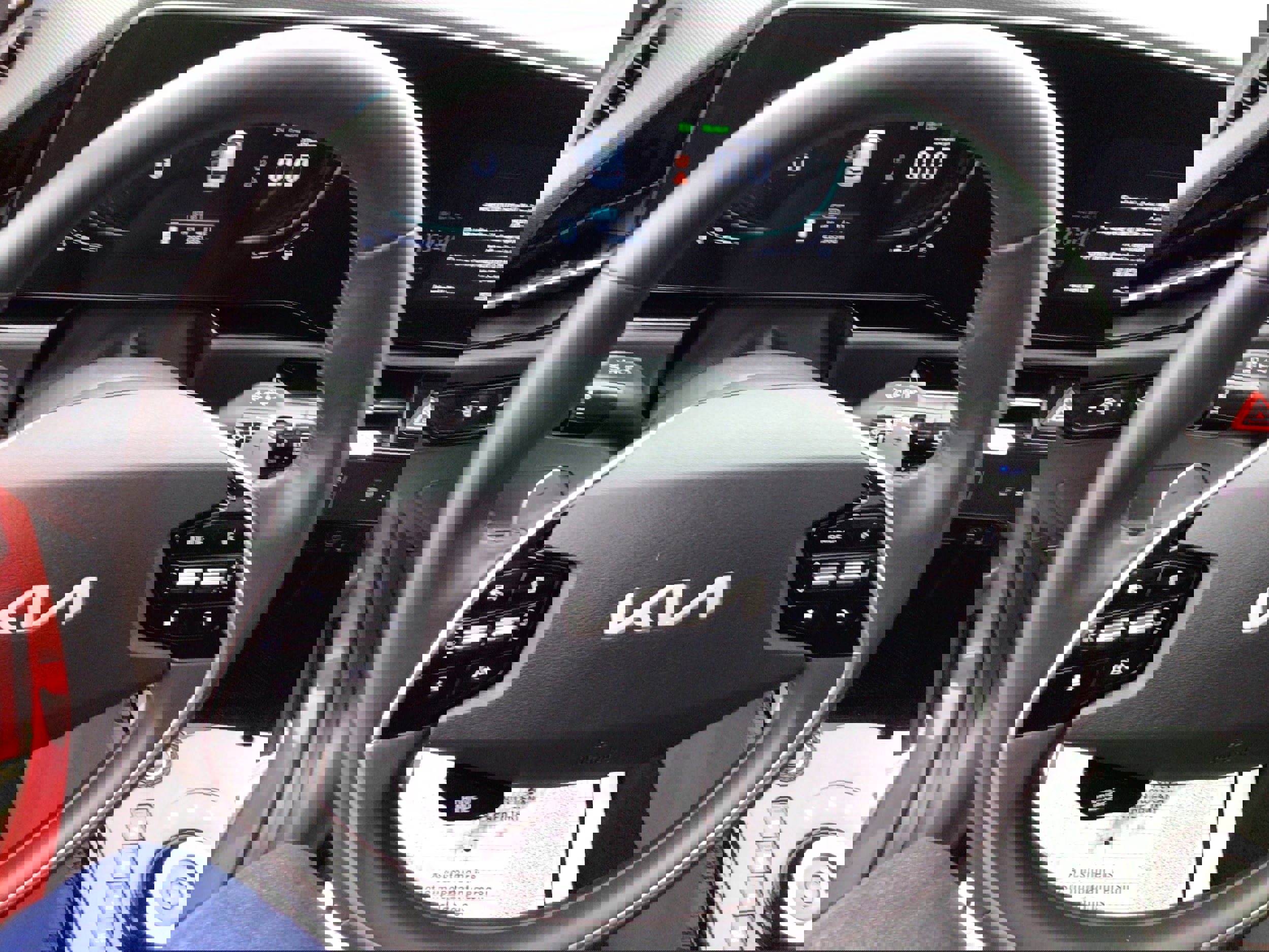 Used 2023 Kia Niro SX Touring image 16