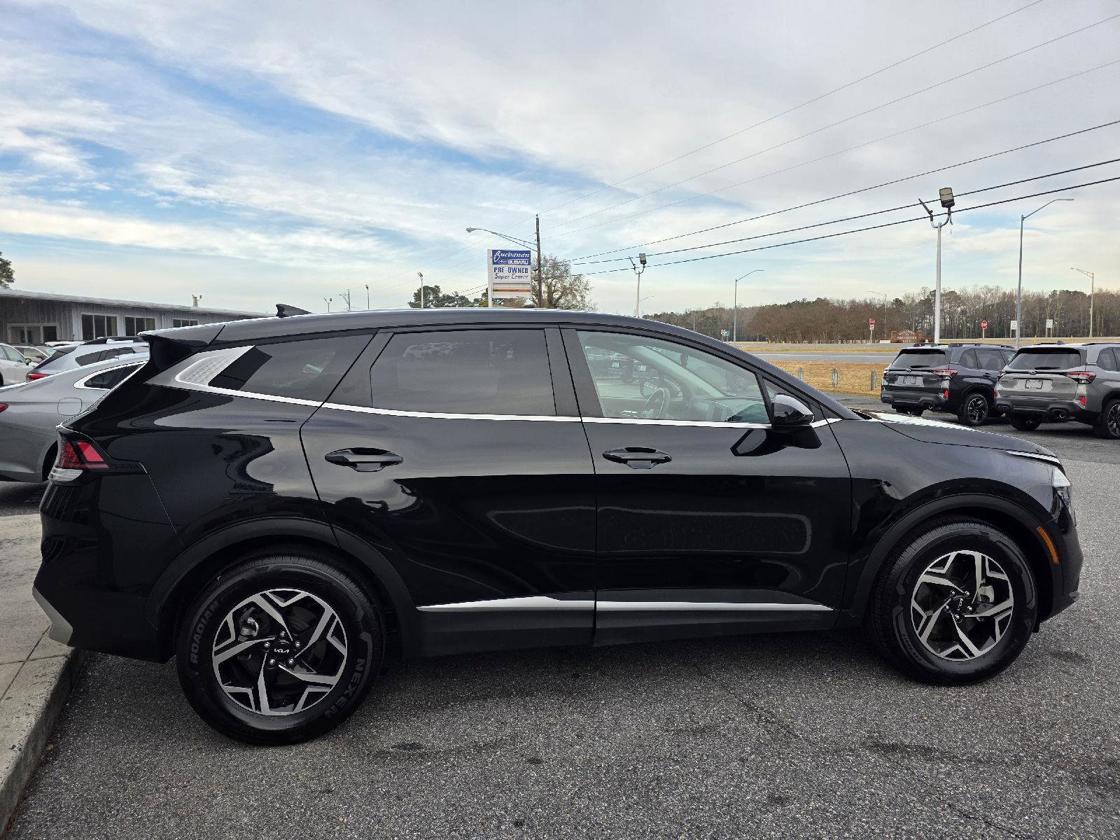 Used 2024 Kia Sportage LX image 4