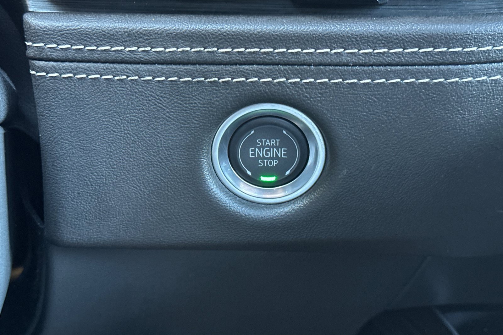 Used 2025 Cadillac Escalade Premium Luxury image 32