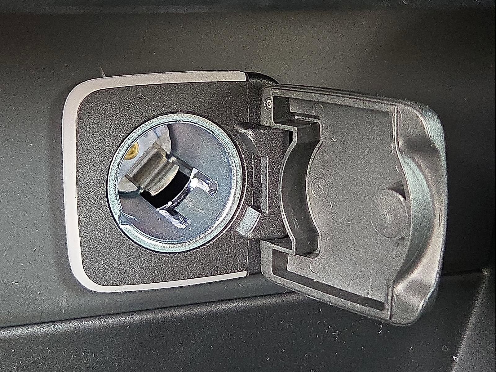 New 2025 Jeep Grand Cherokee L Overland w/ Rear Seat Video Group I image 16