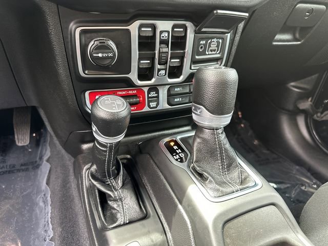 Used 2025 Jeep Wrangler Unlimited Rubicon 4xe w/ Convenience Group AWD/4WD image 29