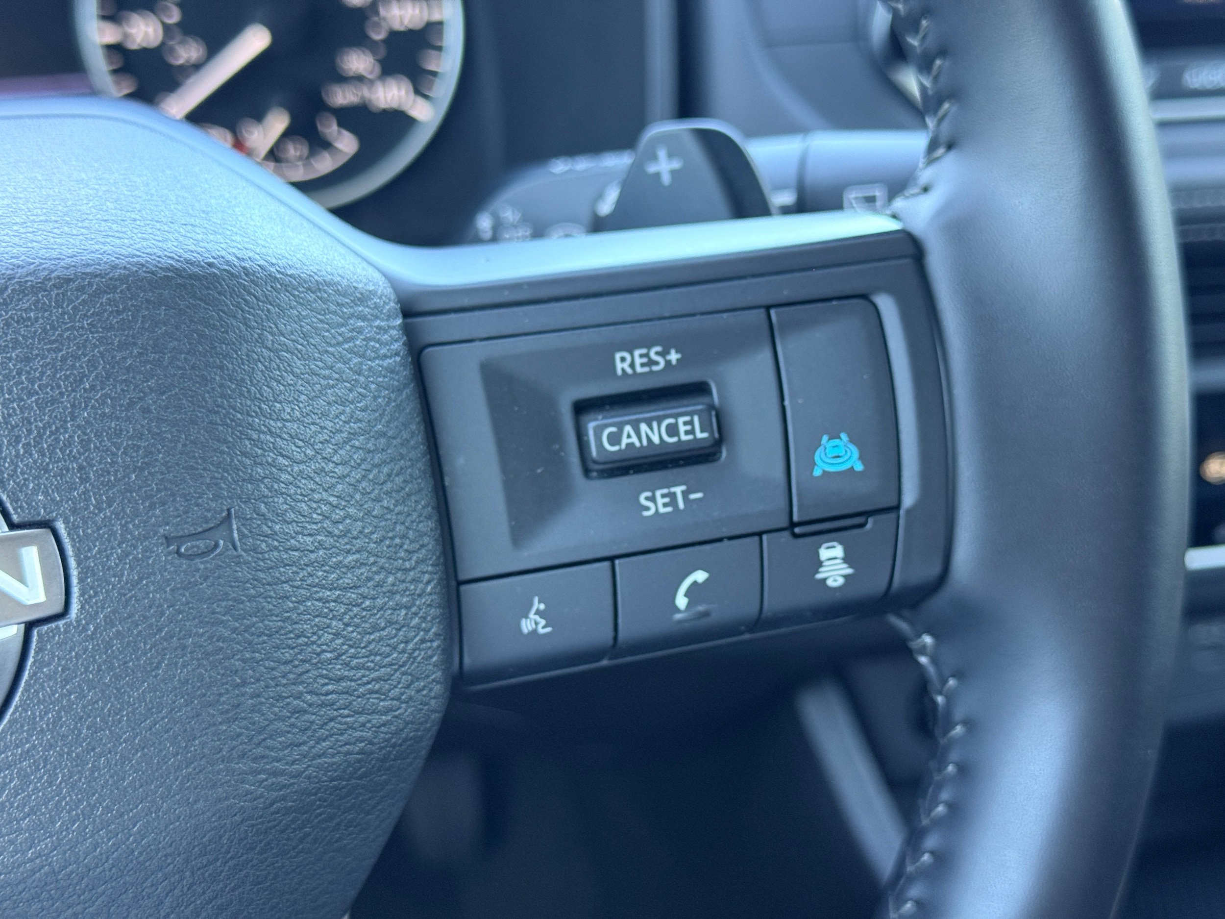 Used 2025 Nissan Rogue SV AWD/4WD image 15