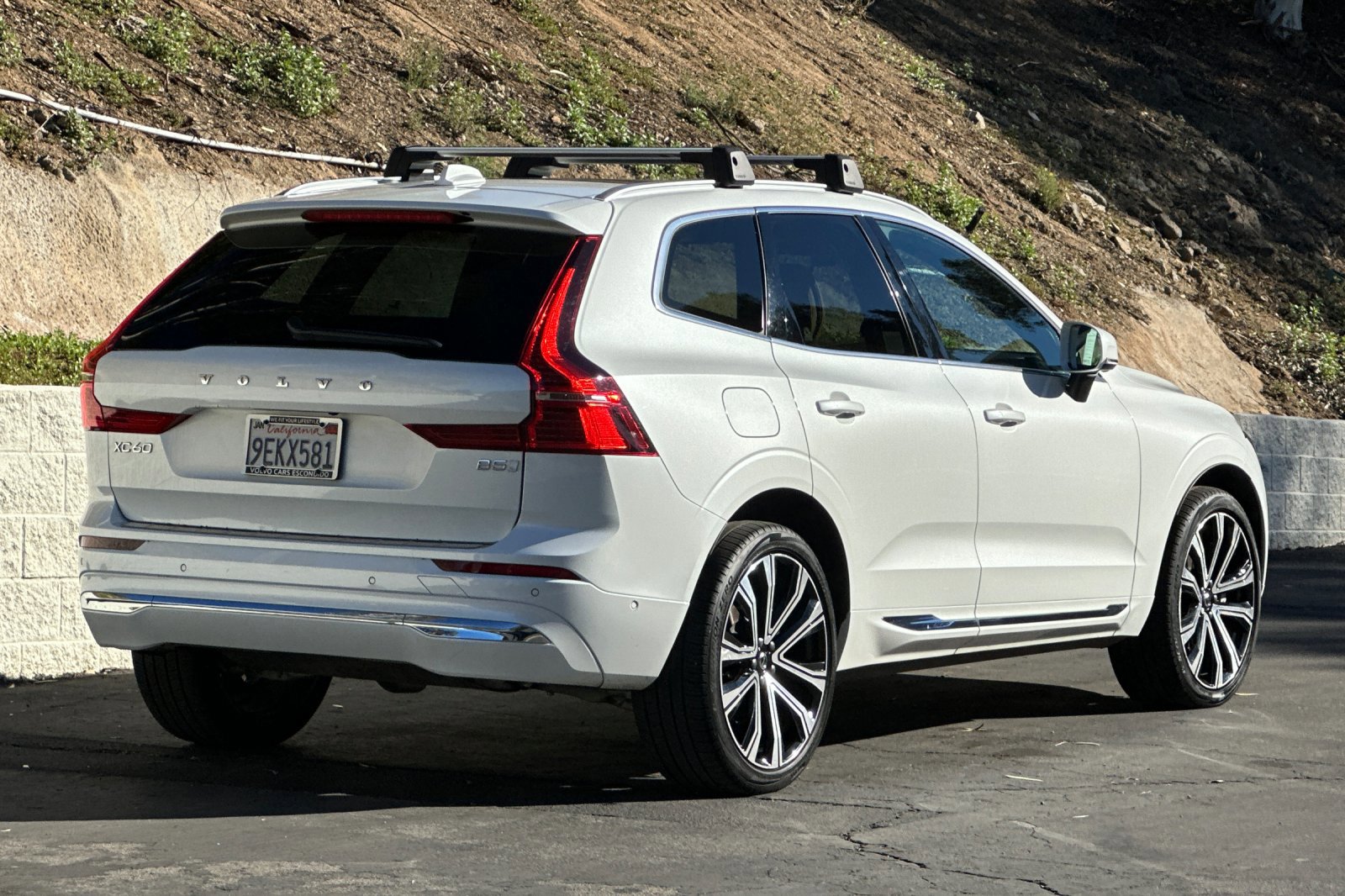 Certified 2023 Volvo XC60 B5 Ultimate w/ Climate Package image 4