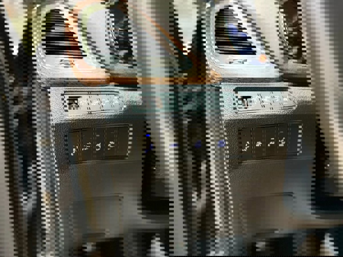 Used 2017 Hyundai Santa Fe SE w/ SE Ultimate Tech Package 03 image 19