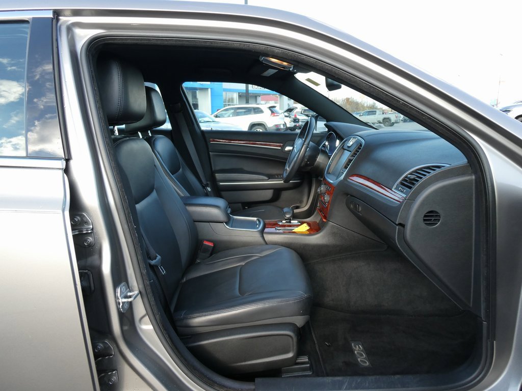Used 2014 Chrysler 300 image 10