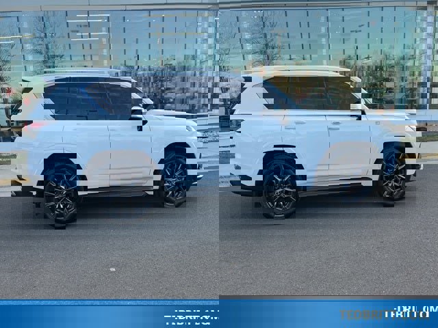 Used 2024 Lexus LX 600 F Sport image 9