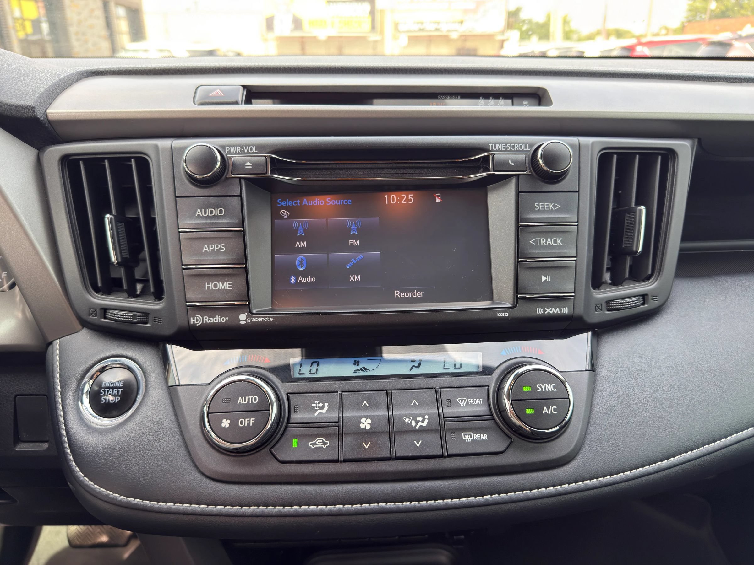 Used 2018 Toyota RAV4 XLE FWD image 15