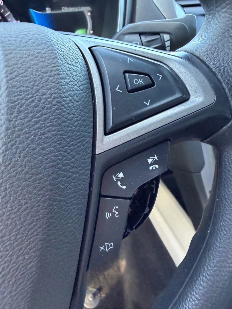 Used 2019 Ford Fusion SE image 18