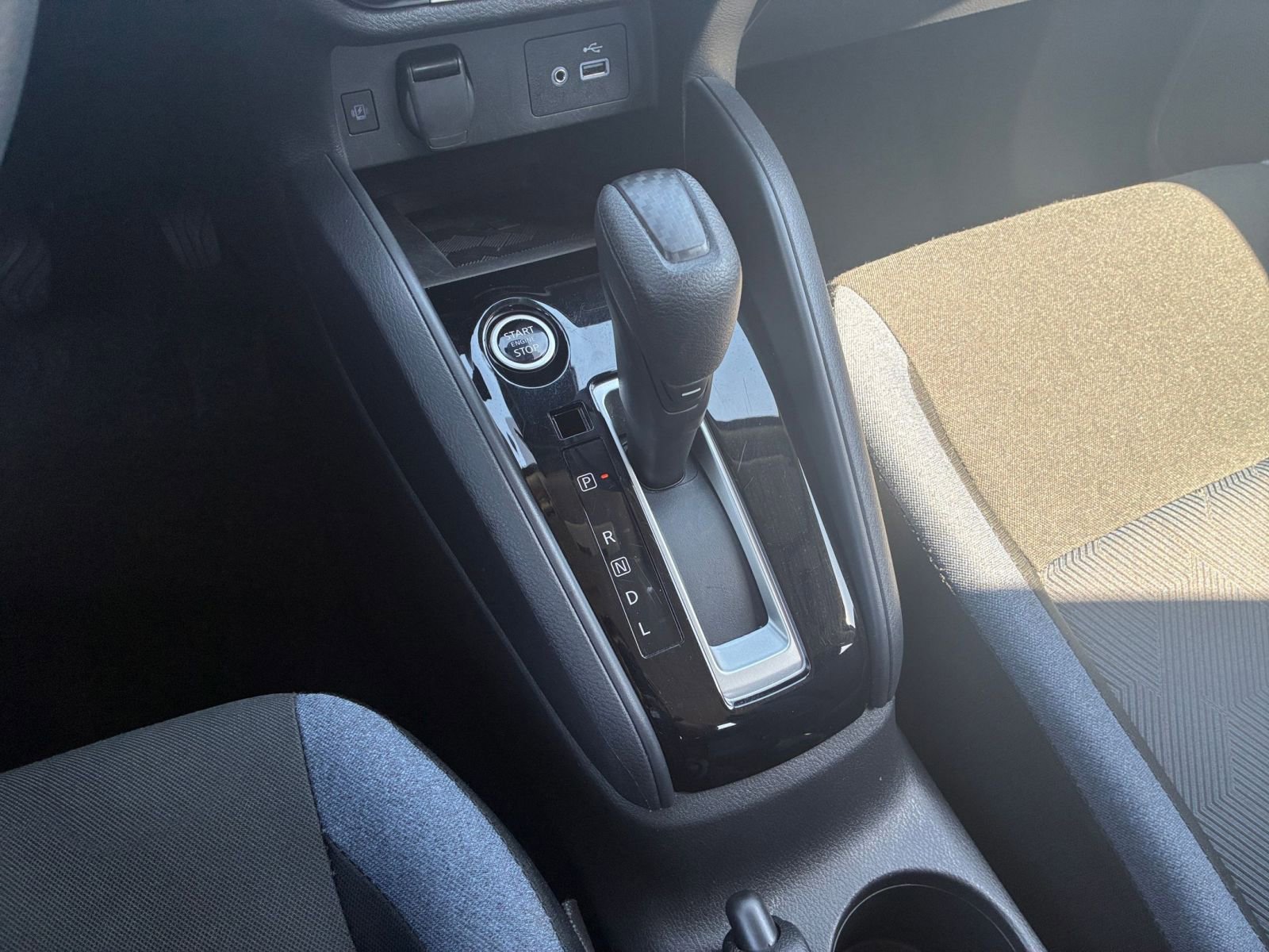 Used 2025 Nissan Versa SV image 39