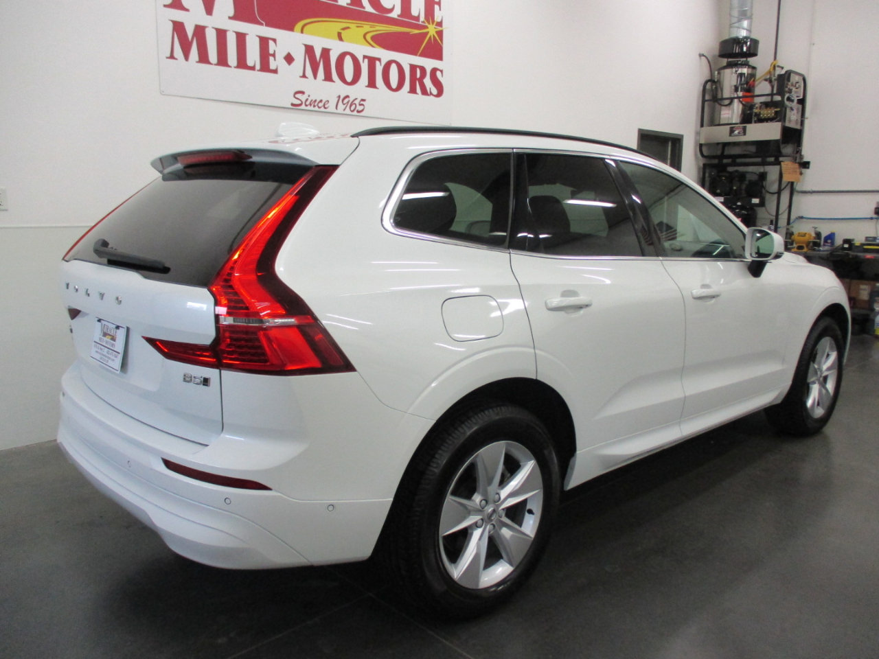 Used 2022 Volvo XC60 B5 Momentum image 7